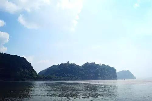 睡佛景观，从右到左依次是头、身子.jpg