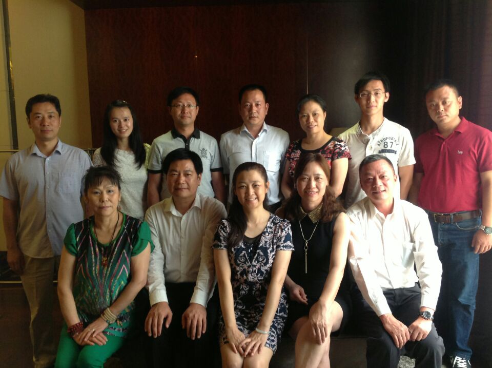 刘以勤与美中工商联合会荣誉会长刘伟敏一行合影.jpg